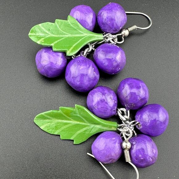 Fun Grapevine Light Wood Grape Berries Dangle Earrings Purple Green Handmade 2" - Picture 3 of 10